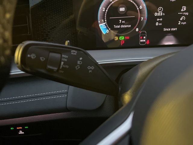 New 2026 Volkswagen Tiguan SE R-Line FWD image 8