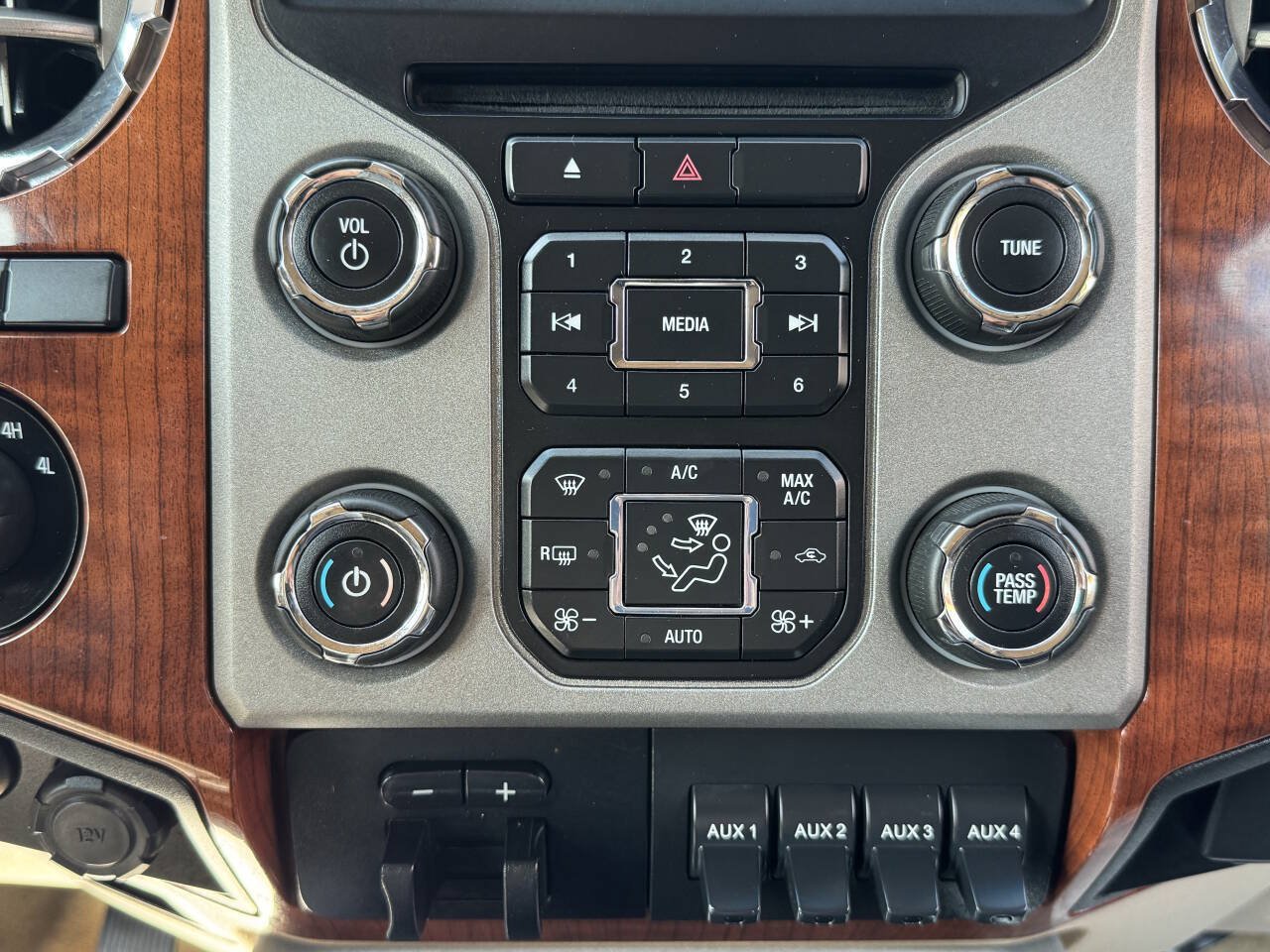 Used 2016 Ford F250 King Ranch w/ FX4 Off-Road Package AWD/4WD image 18