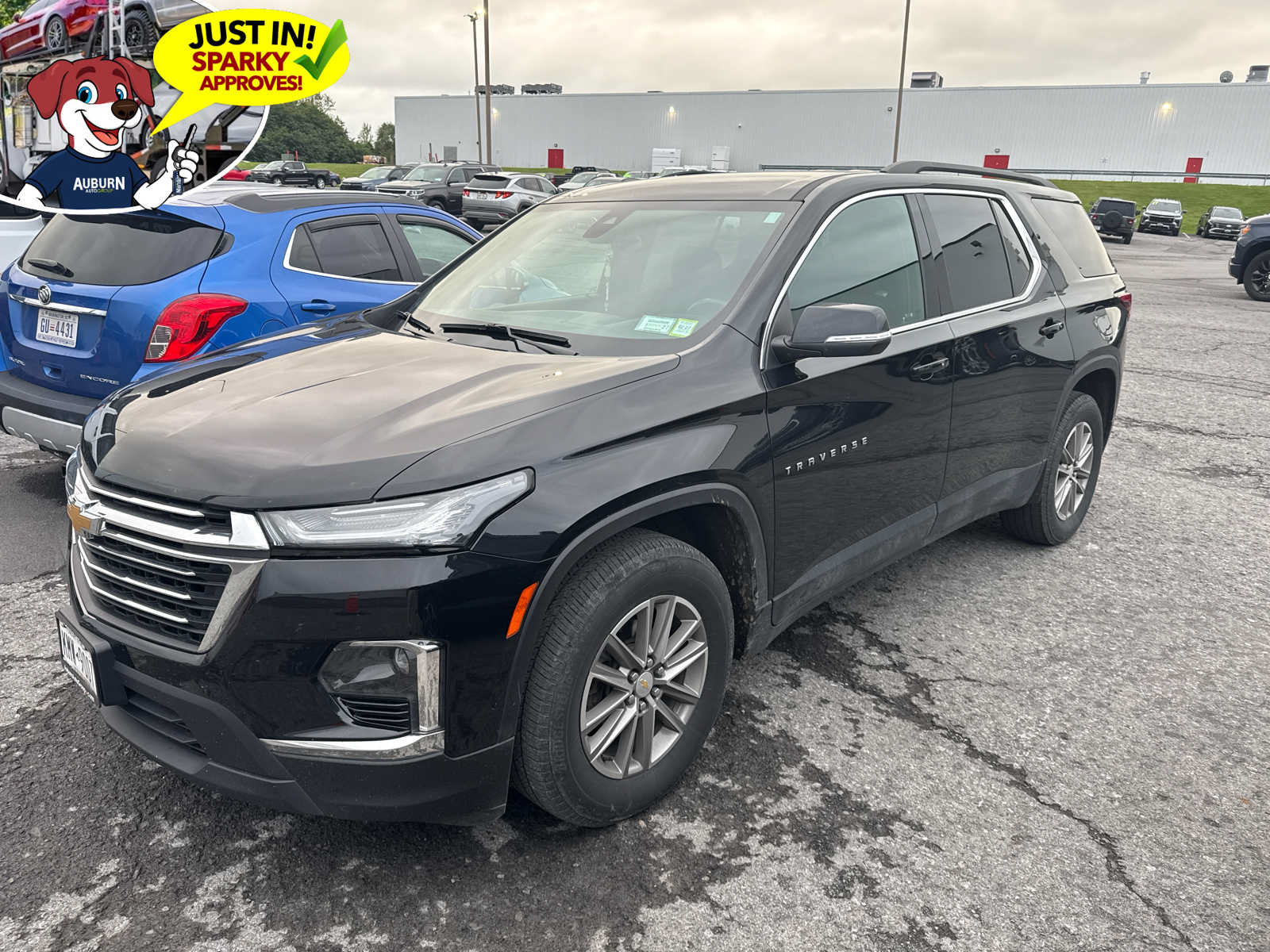Used 2023 Chevrolet Traverse LT