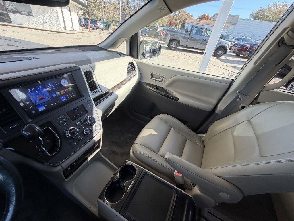Used 2015 Toyota Sienna XLE w/ XLE Navigation Package FWD image 20