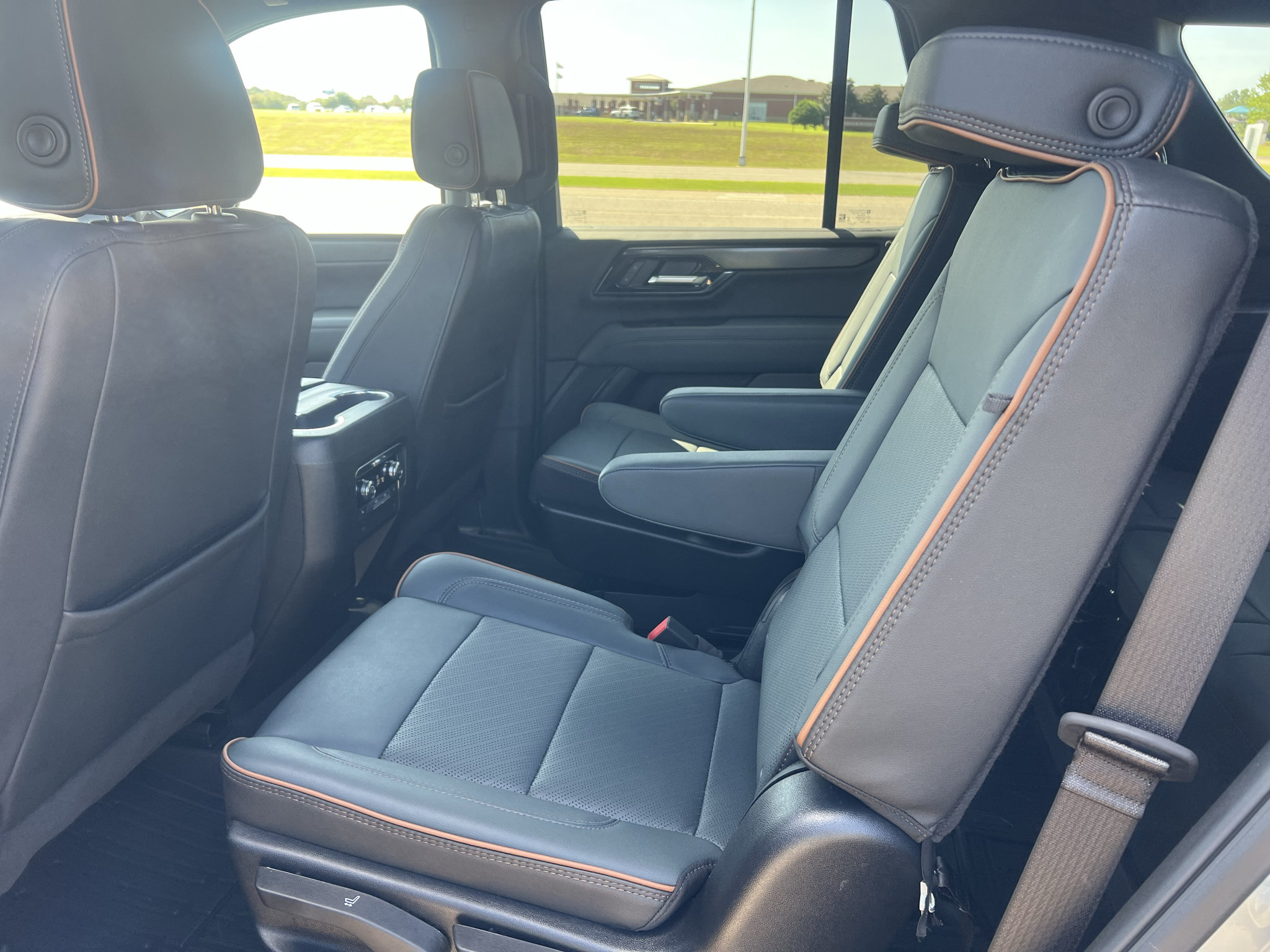 Used 2025 GMC Yukon AT4 w/ LPO, Get Active Package AWD/4WD image 20