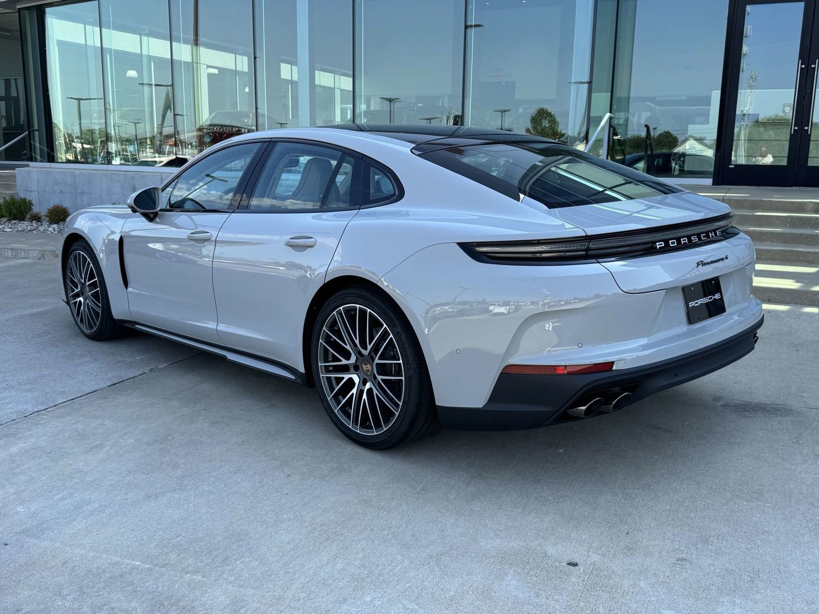 New 2025 Porsche Panamera 4 image 3