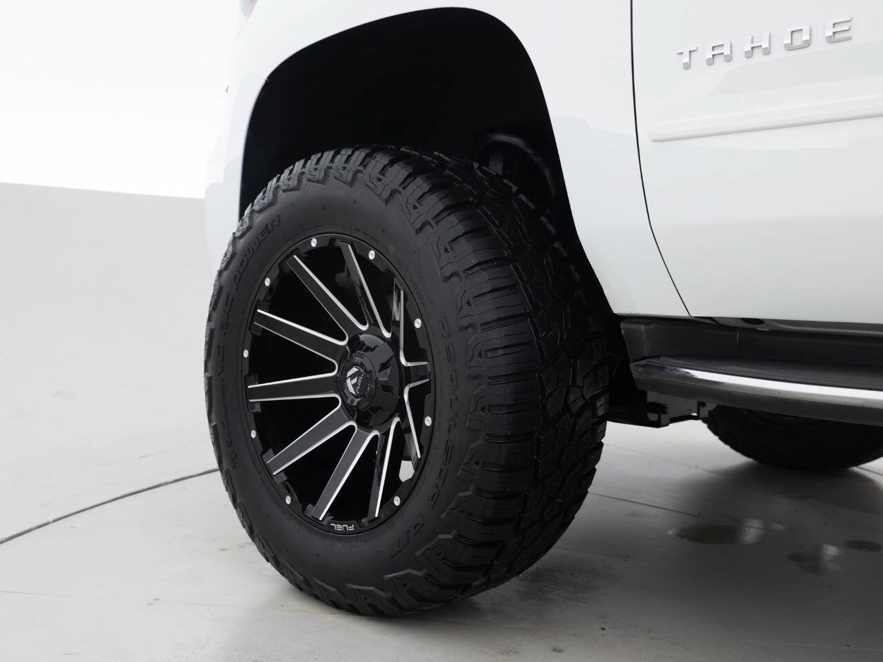 Used 2018 Chevrolet Tahoe Premier AWD/4WD image 17