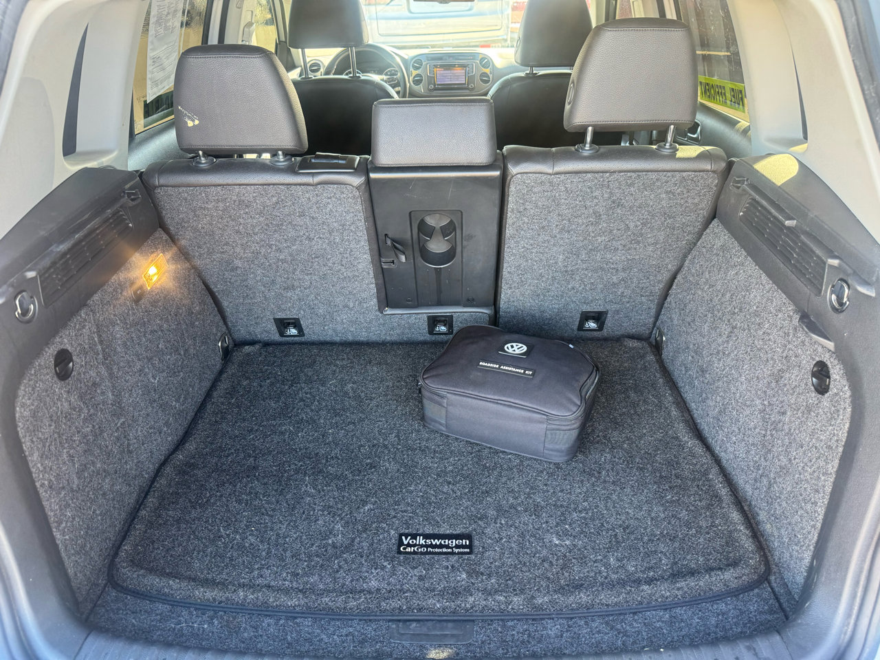 Used 2017 Volkswagen Tiguan S image 9