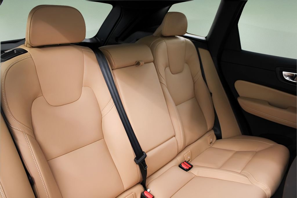 Used 2025 Volvo XC60 B5 Ultra image 27