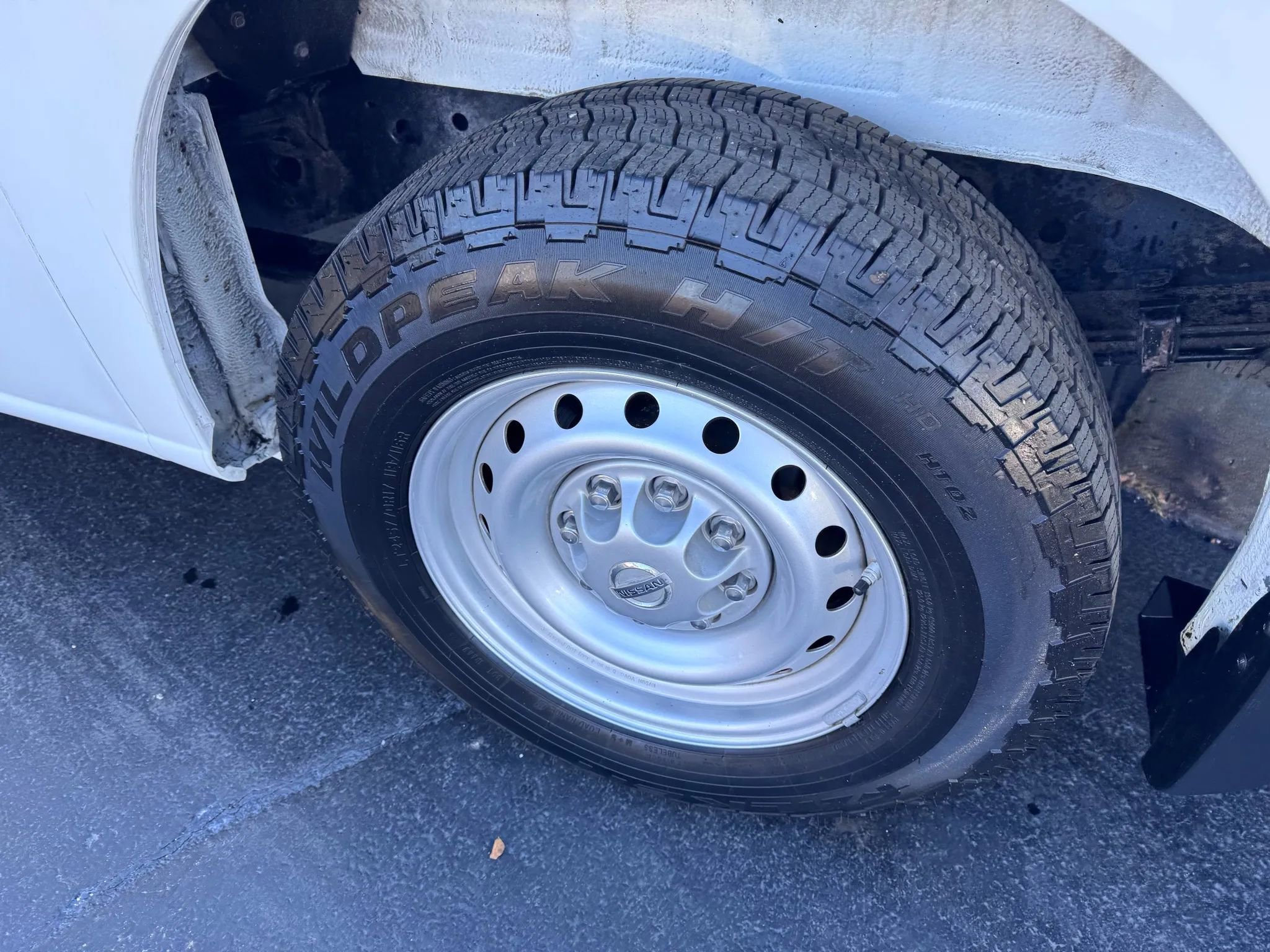 Used 2018 Nissan NV 3500 S image 28