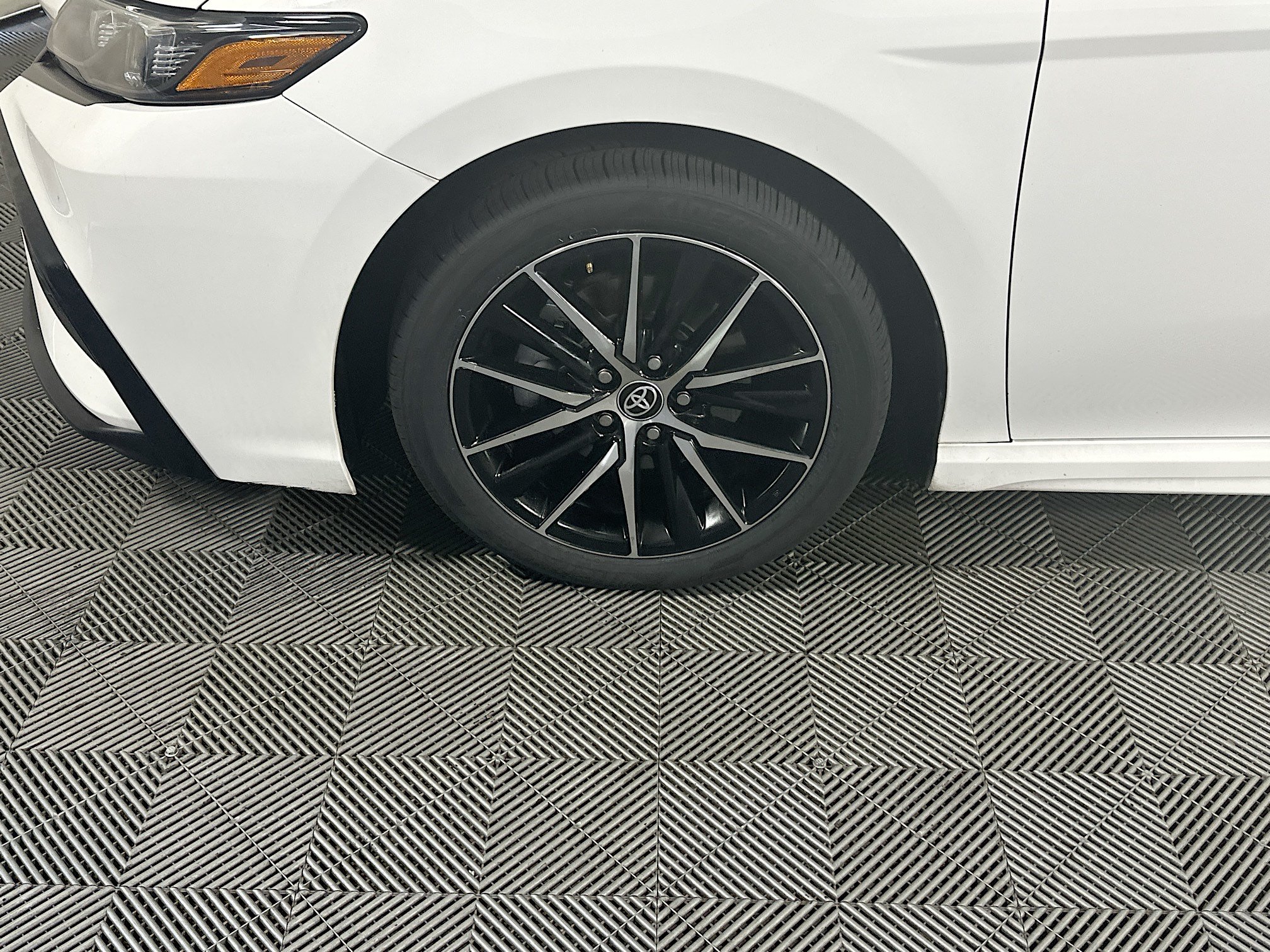 Used 2023 Toyota Camry SE w/ Convenience Package FWD image 11