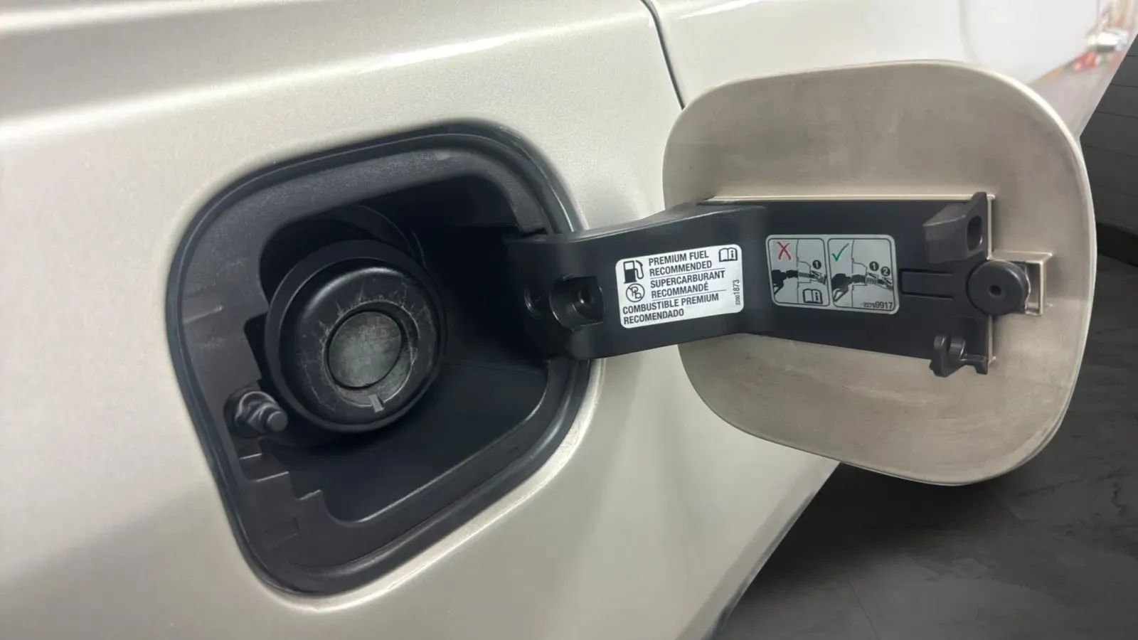 Used 2015 Cadillac CTS Sedan w/ Seating Package RWD image 28