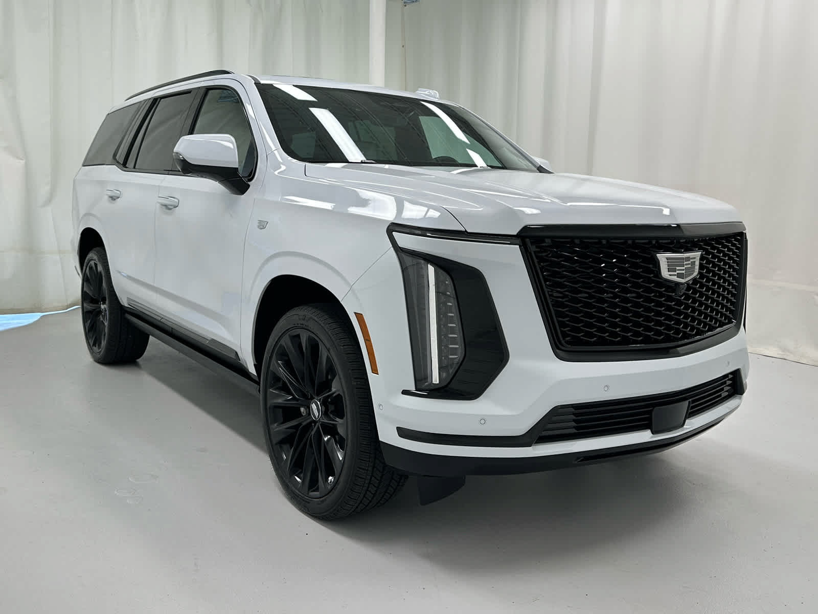 Used 2026 Cadillac Escalade Platinum Sport w/ LPO, ONYX Package AWD/4WD image 2