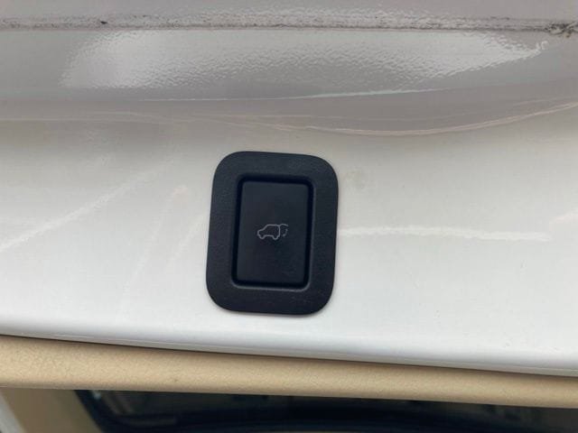 Used 2017 Toyota Highlander Limited AWD/4WD image 10