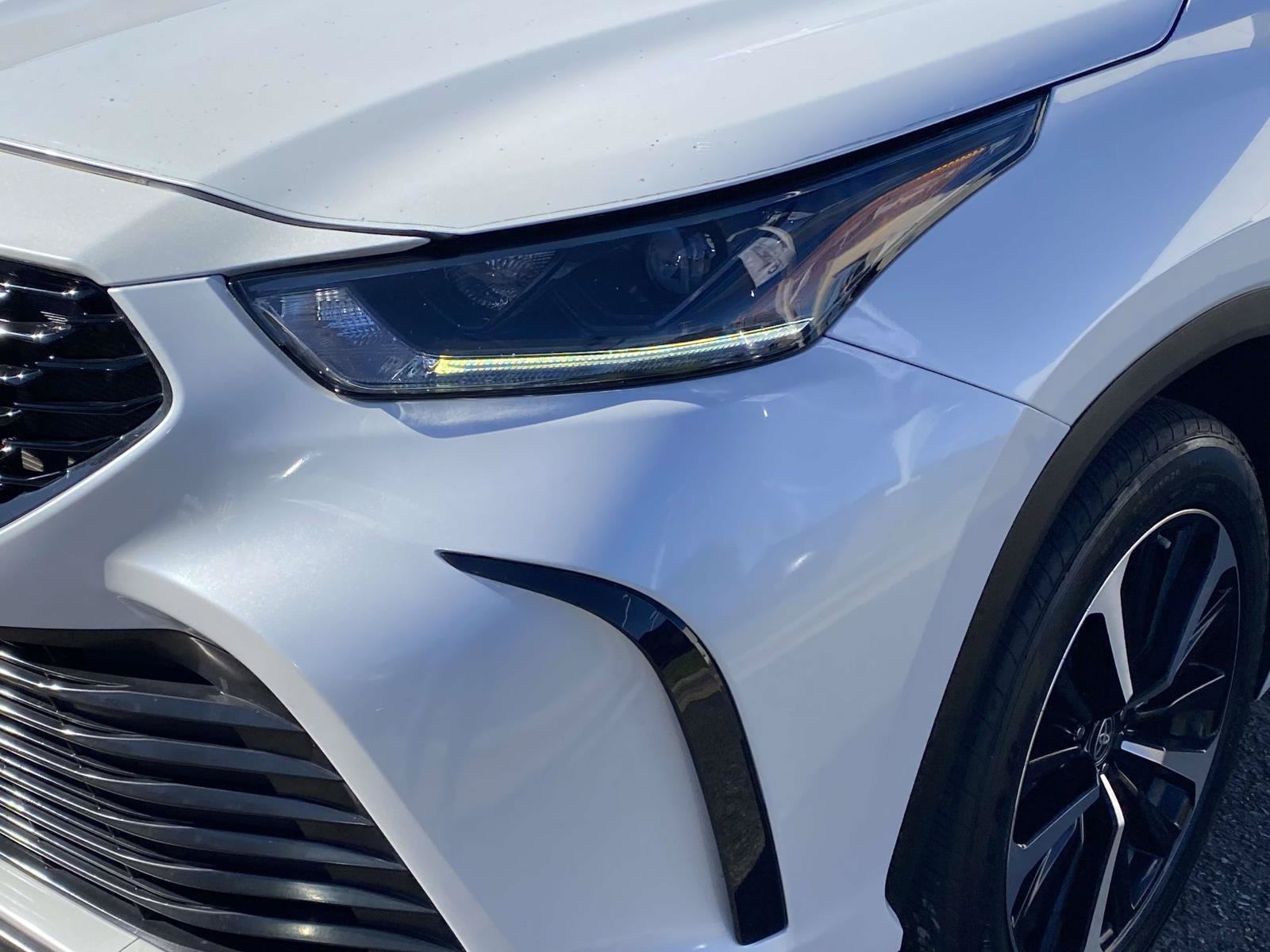 Used 2022 Toyota Highlander XSE FWD image 5