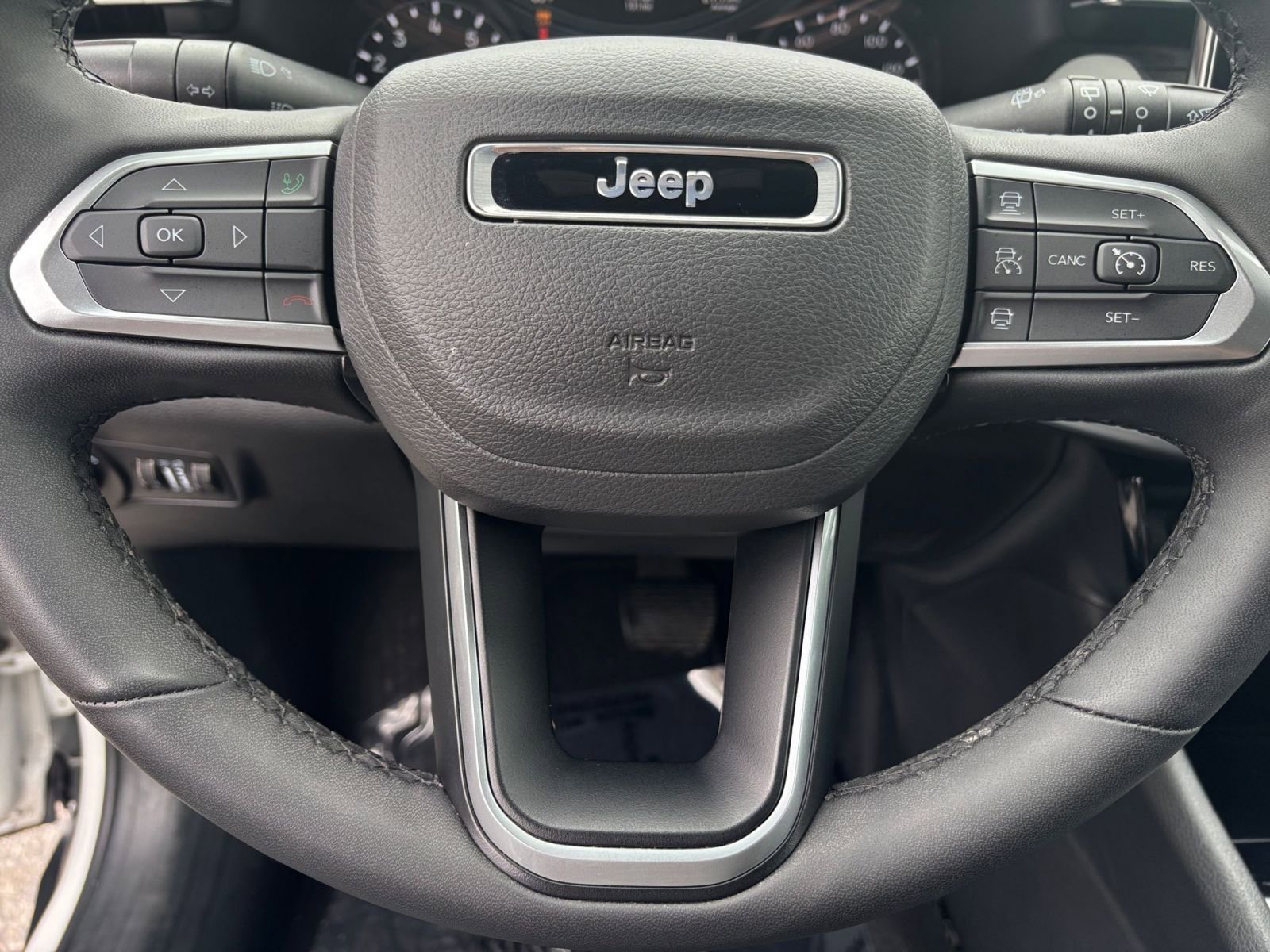 Used 2025 Jeep Compass Limited AWD/4WD image 29