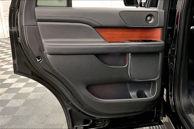 Used 2024 Lincoln Navigator Reserve image 21