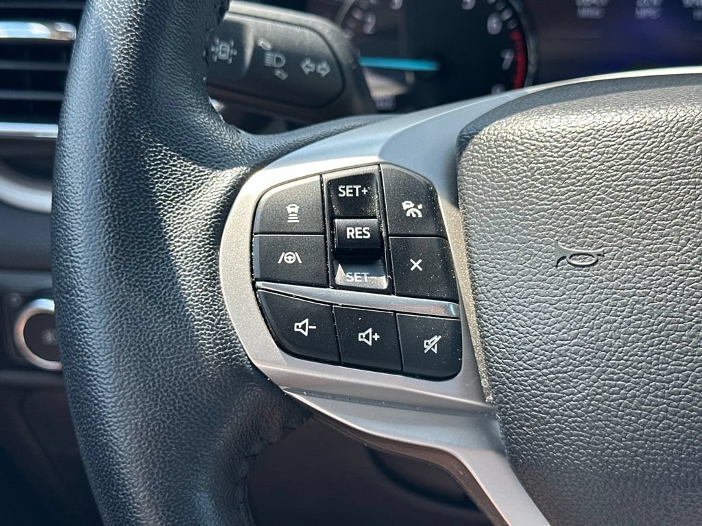 Used 2023 Ford Explorer XLT w/ Equipment Group 202A AWD/4WD image 24