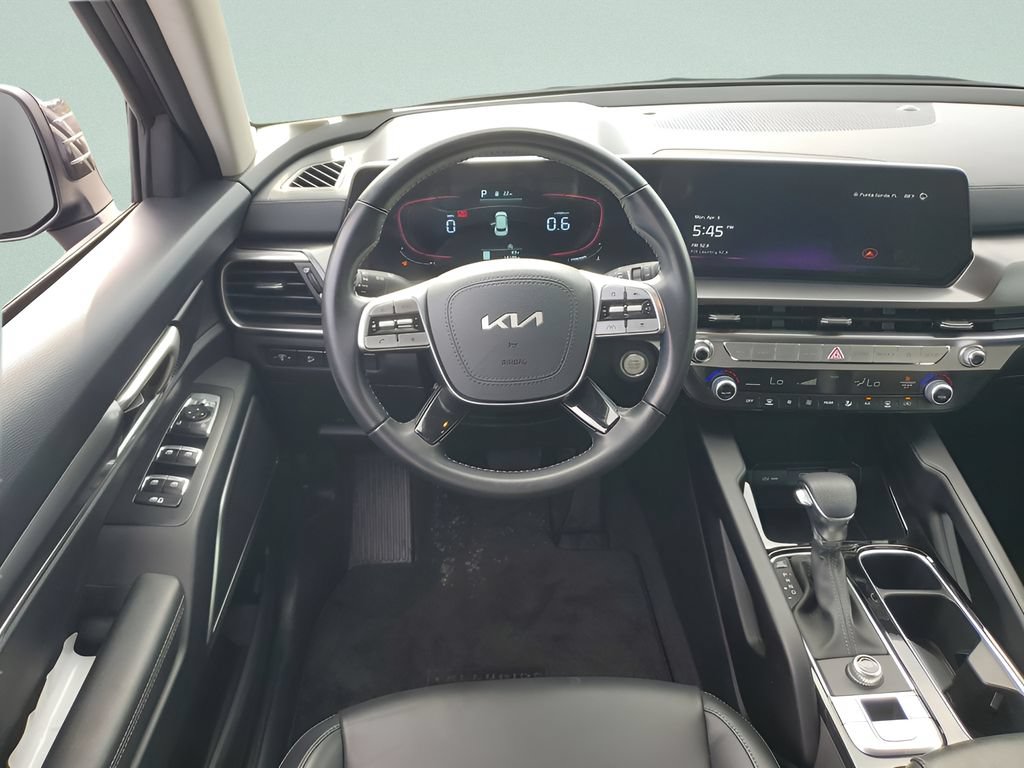 Used 2025 Kia Telluride LX FWD image 12