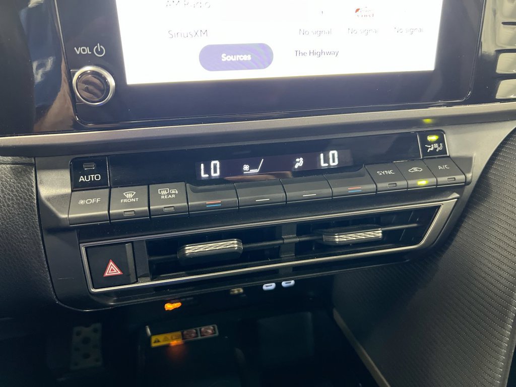 Used 2025 Toyota Camry SE FWD image 16