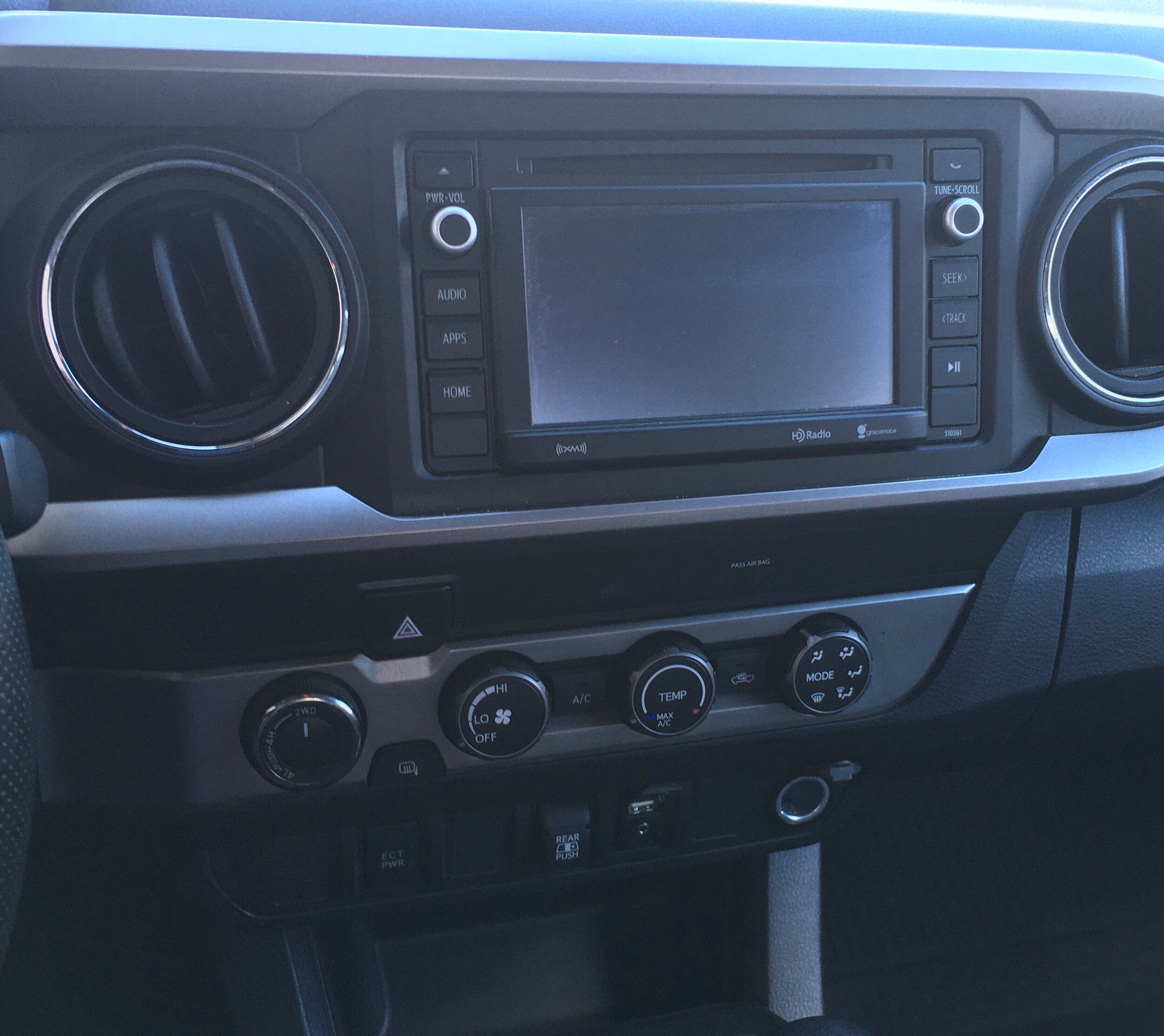 Used 2019 Toyota Tacoma SR5 AWD/4WD image 10