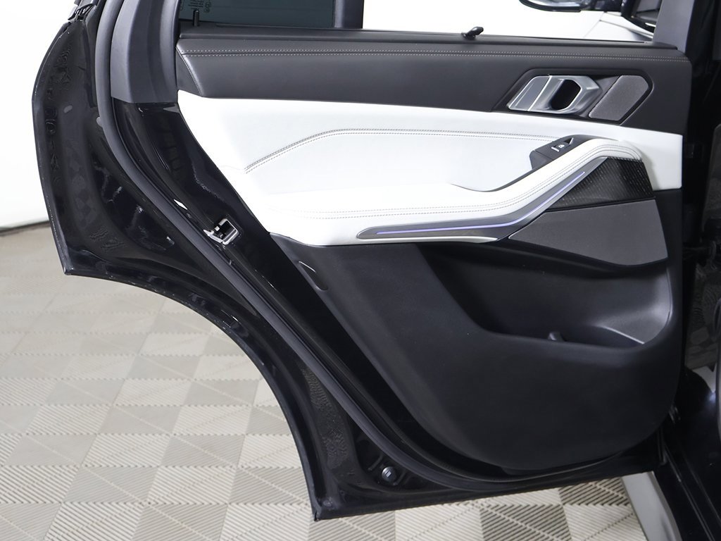 Used 2024 BMW X5 M60i image 31