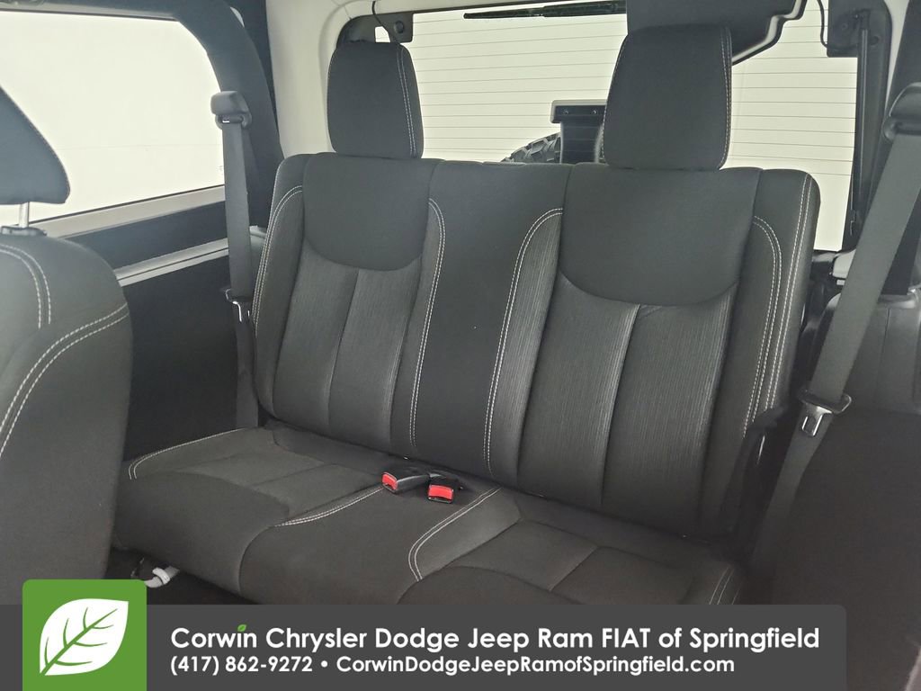 Used 2015 Jeep Wrangler Rubicon w/ Power Convenience Group image 29