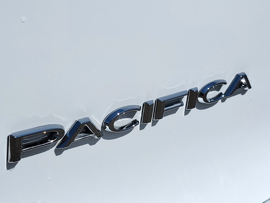 Used 2026 Chrysler Pacifica Limited AWD/4WD image 12