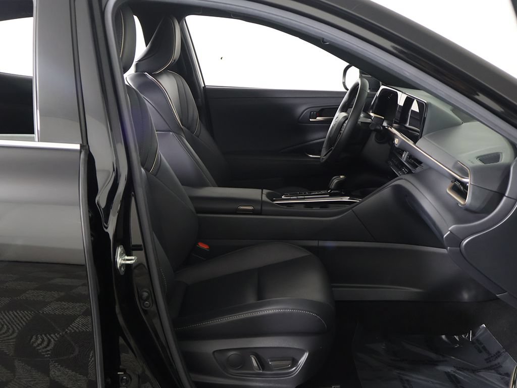 Used 2025 Toyota Crown AWD/4WD image 25