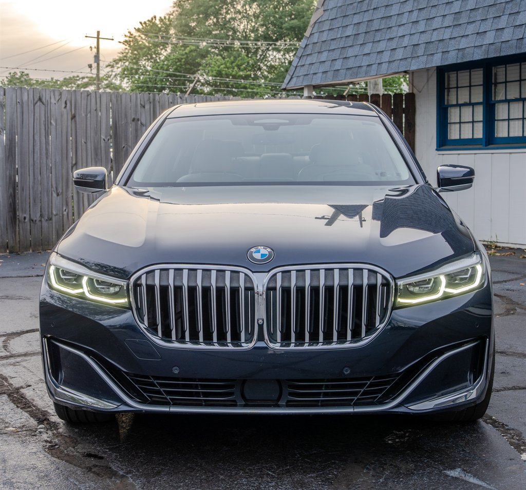 Used 2020 BMW 750i xDrive w/ Executive Package AWD/4WD image 2