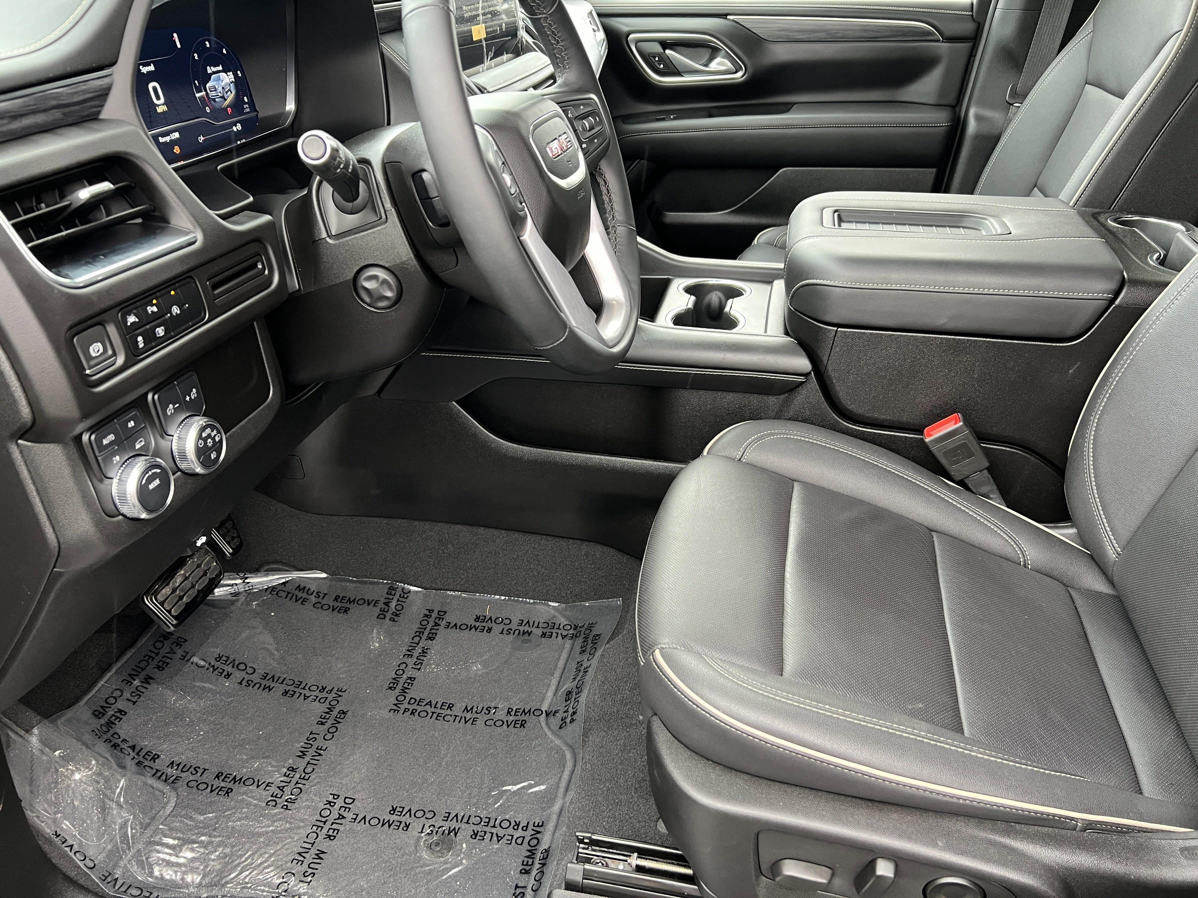 Used 2024 GMC Yukon SLT w/ SLT Luxury Package image 15