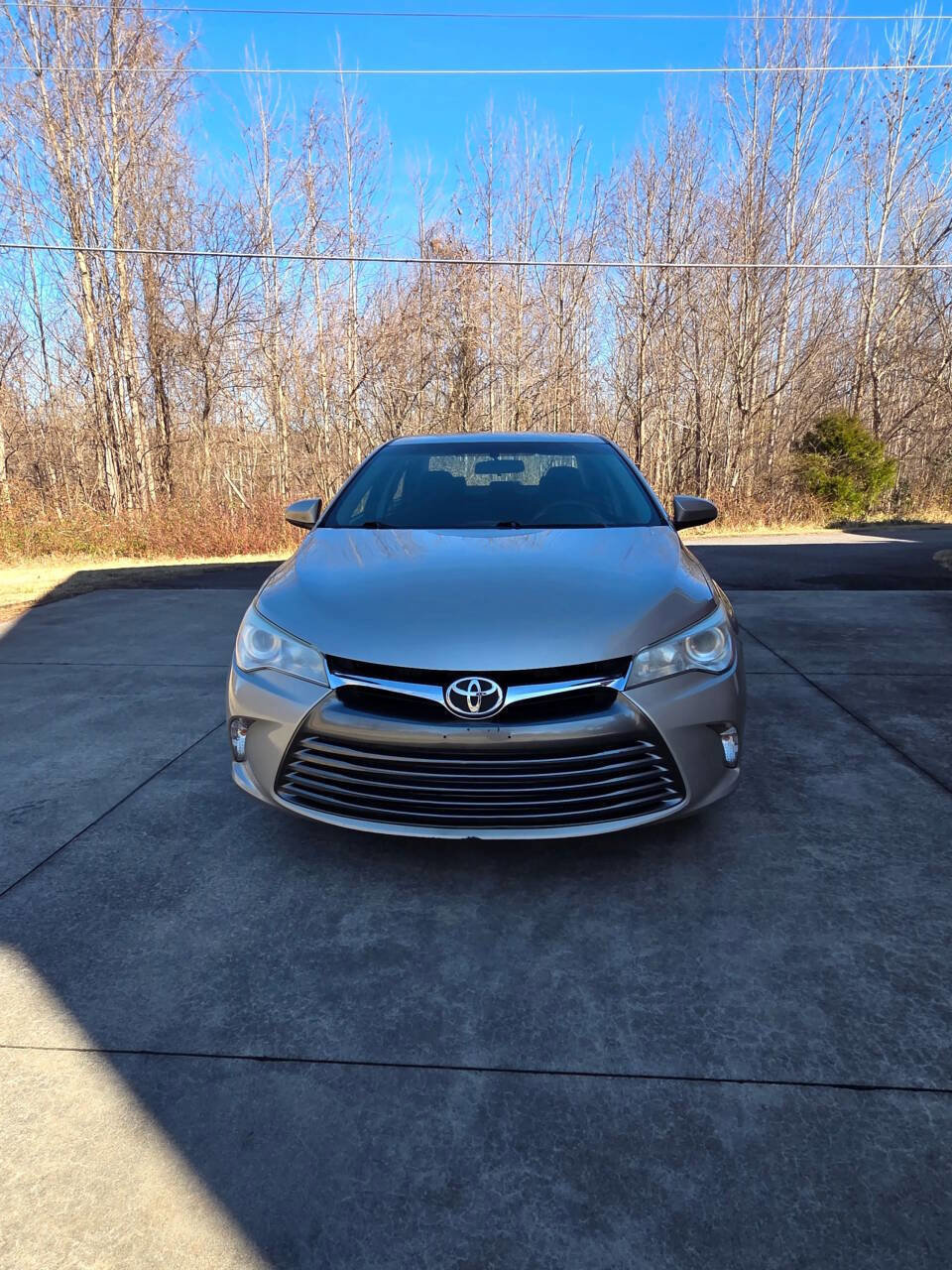 Used 2016 Toyota Camry LE image 2