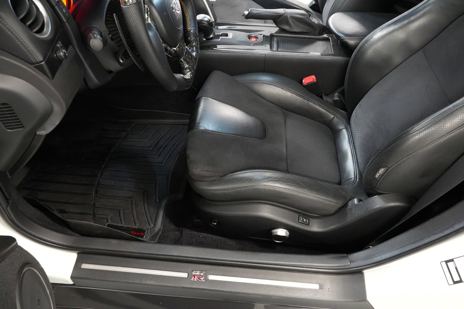 Used 2009 Nissan GT-R Premium AWD/4WD image 21