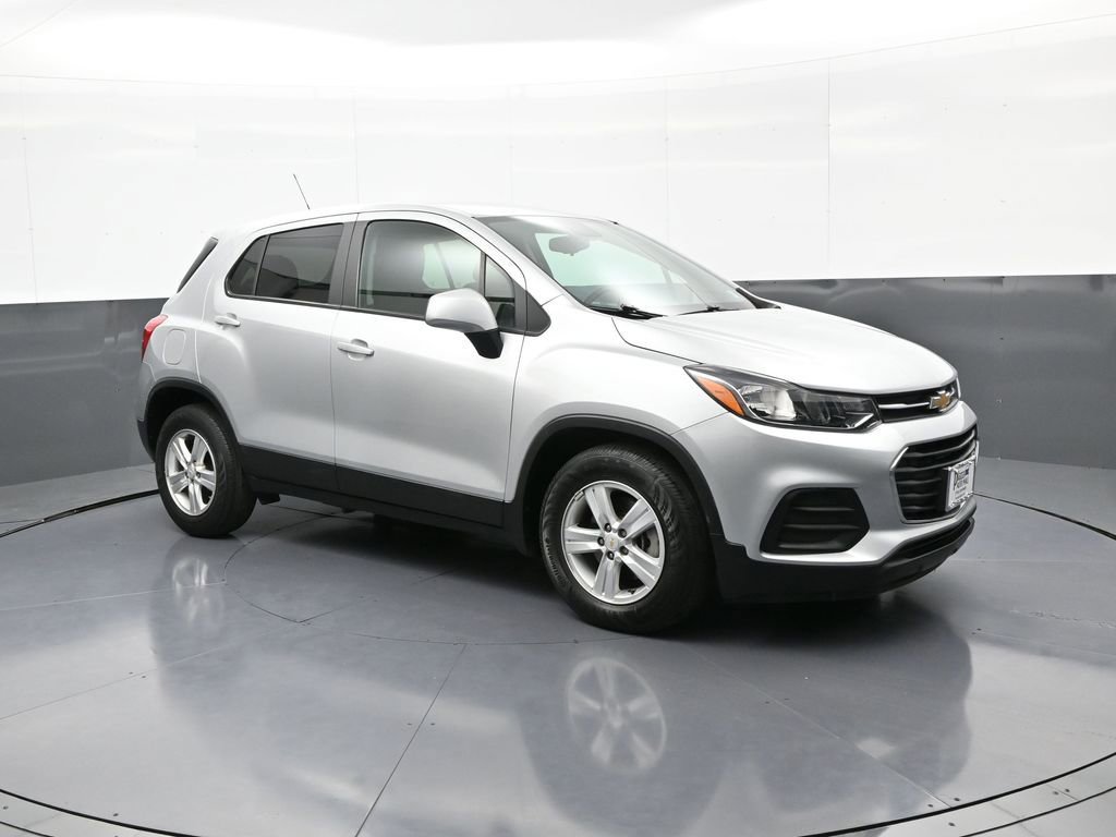 Used 2020 Chevrolet Trax LS w/ Tint and Cruise Package FWD image 4
