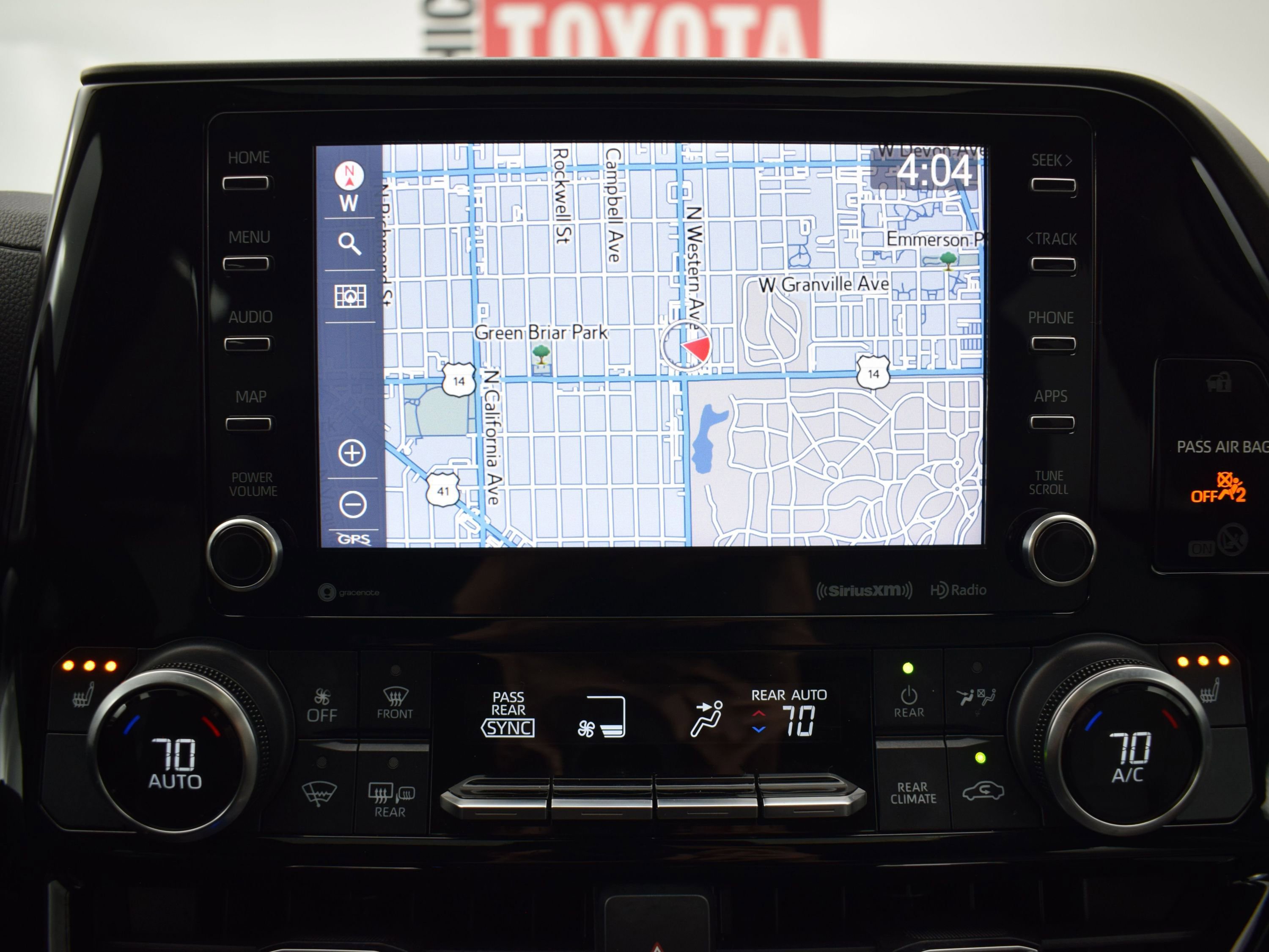 Used 2022 Toyota Highlander XLE AWD/4WD image 18