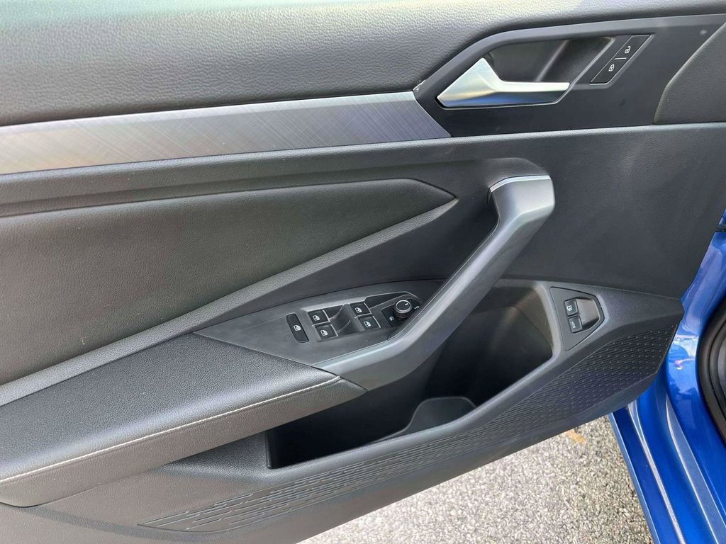 Used 2024 Volkswagen Jetta SE image 11