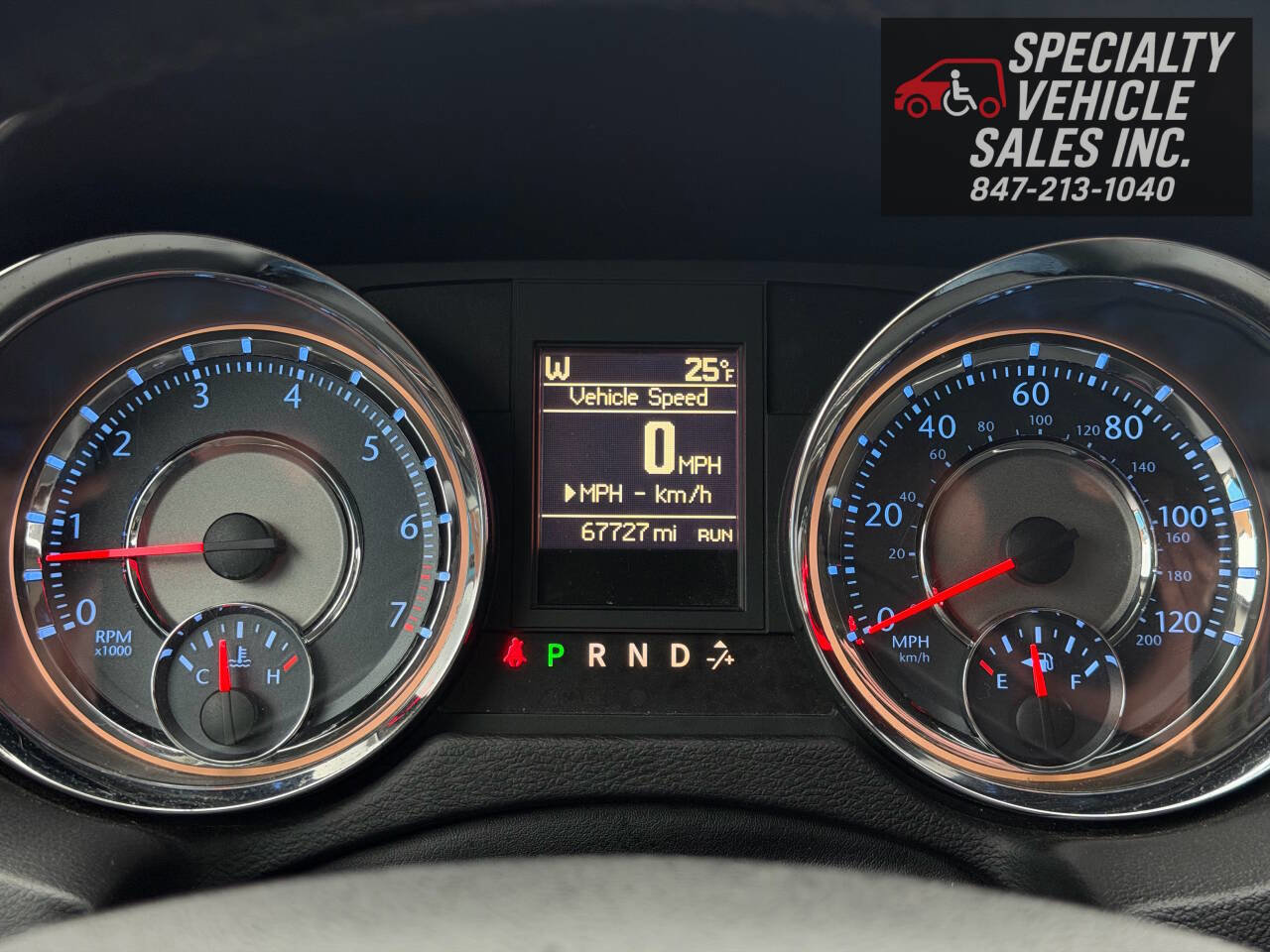 Used 2014 Chrysler Town & Country Touring image 36