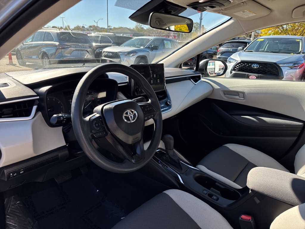 Used 2025 Toyota Corolla LE FWD image 13