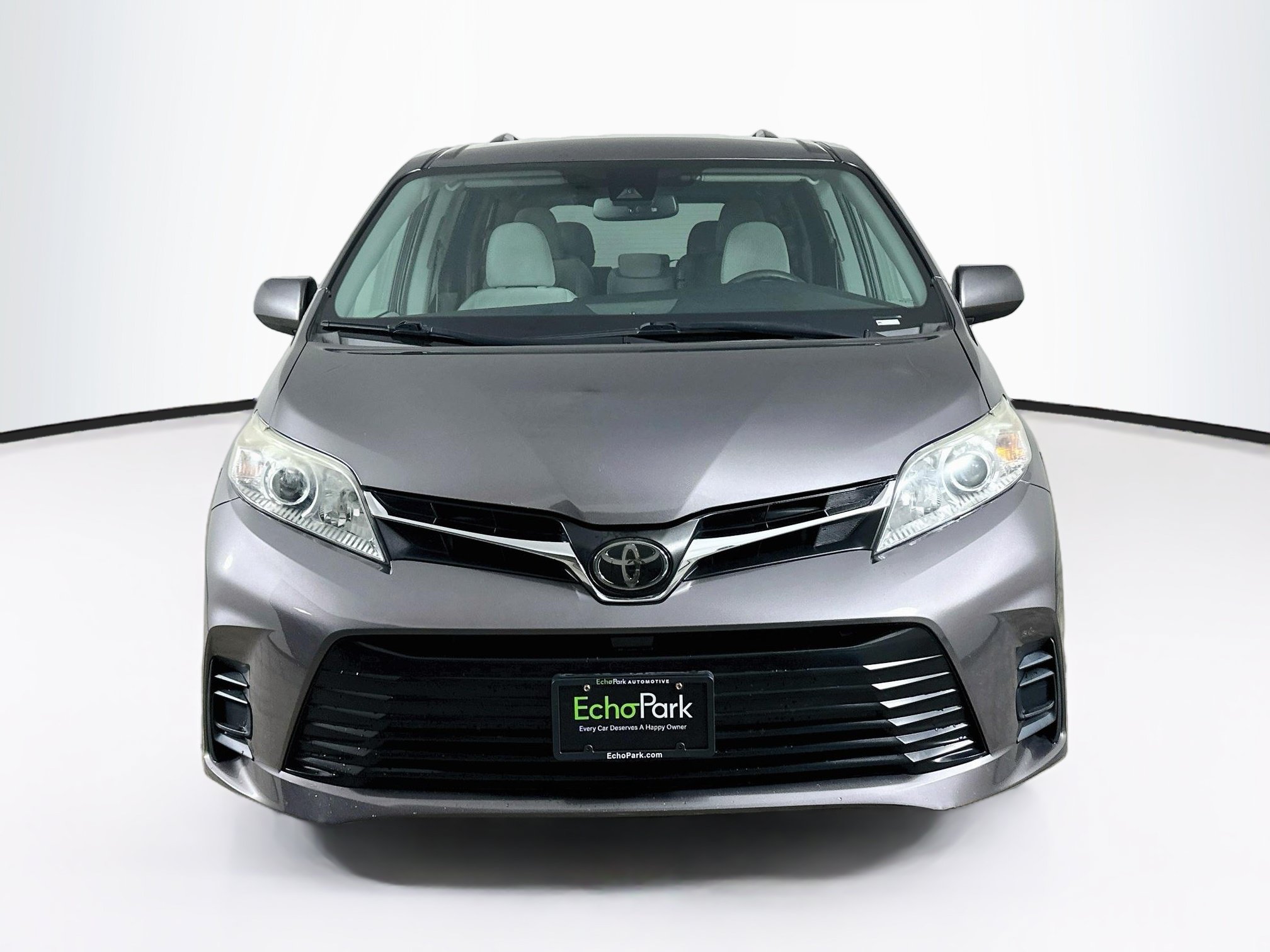 Used 2020 Toyota Sienna LE FWD image 2