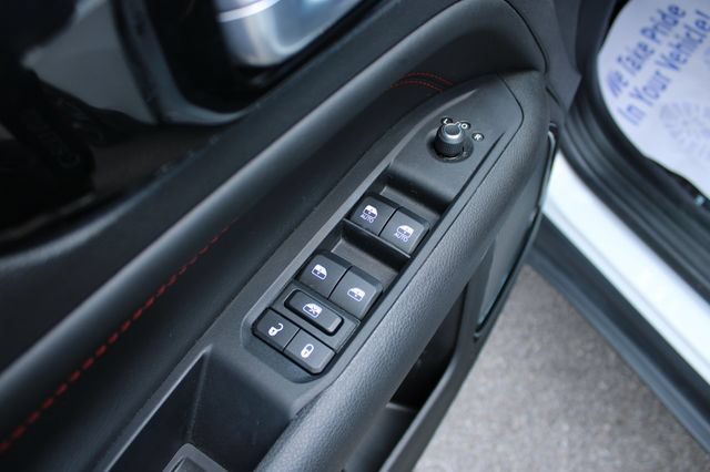 Used 2025 Jeep Compass Trailhawk w/ Trailhawk Convenience Group AWD/4WD image 11