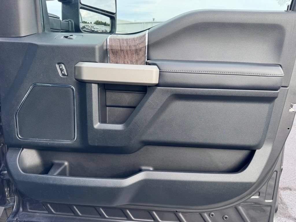 Used 2018 Ford F250 Lariat w/ Lariat Ultimate Package AWD/4WD image 28