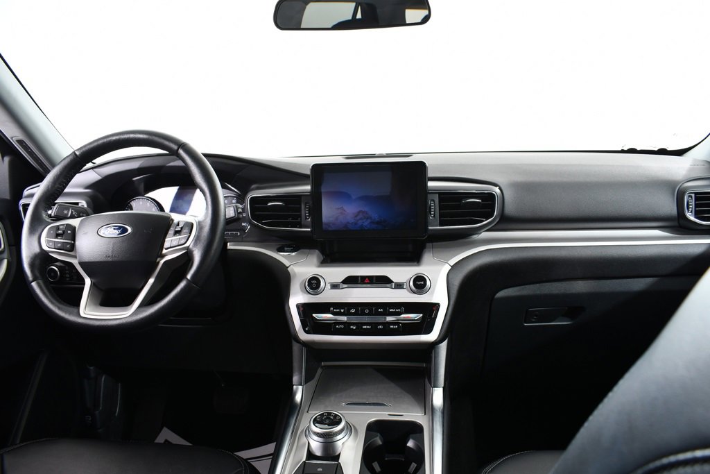 Used 2023 Ford Explorer XLT w/ Equipment Group 202A image 7