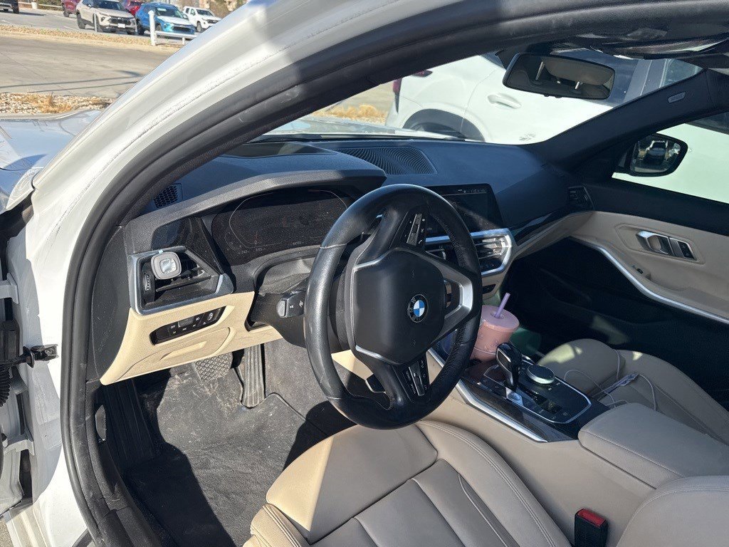 Used 2019 BMW 330i xDrive Sedan w/ Premium Package image 11