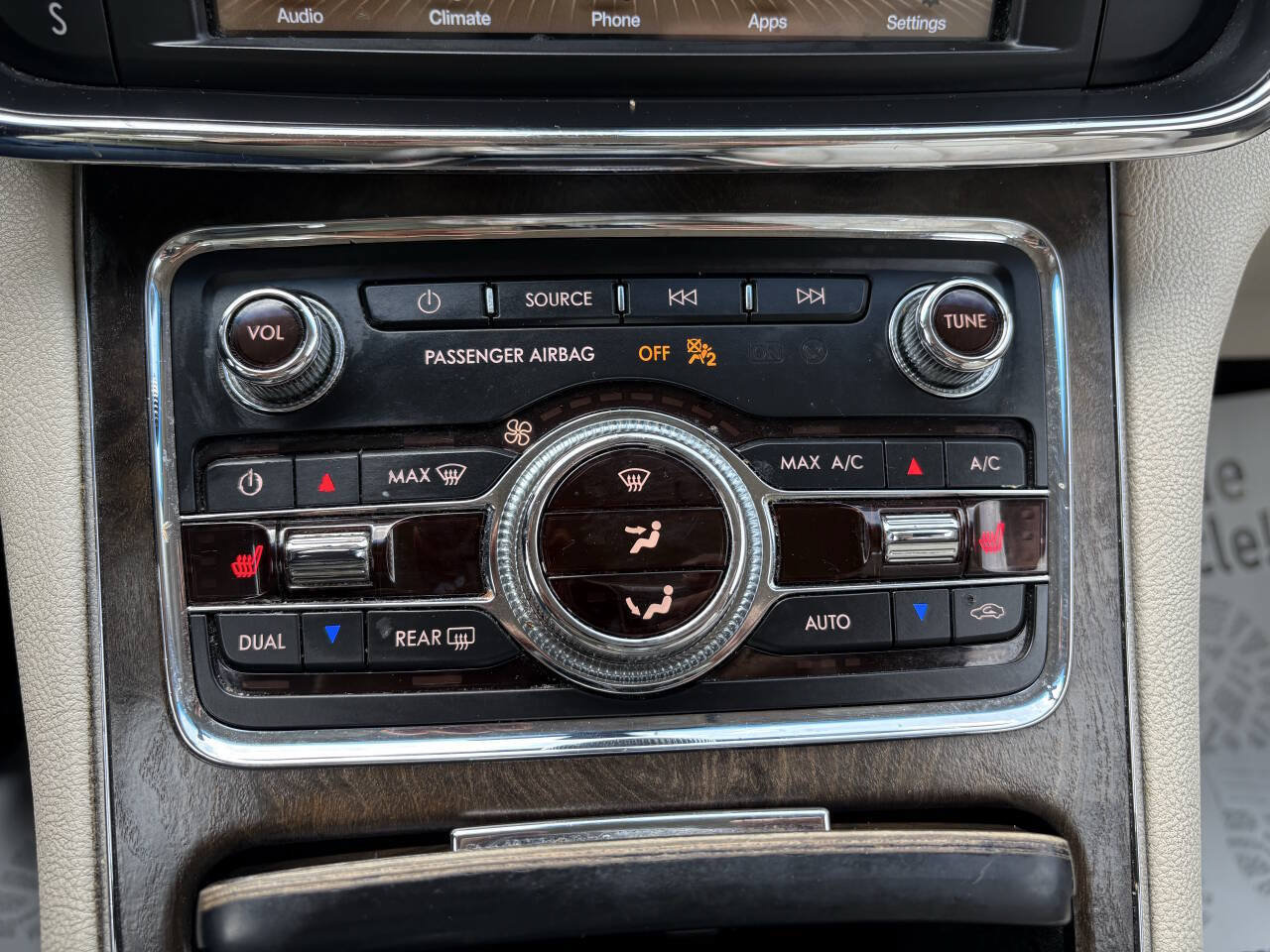 Used 2017 Lincoln Continental Premiere FWD image 42