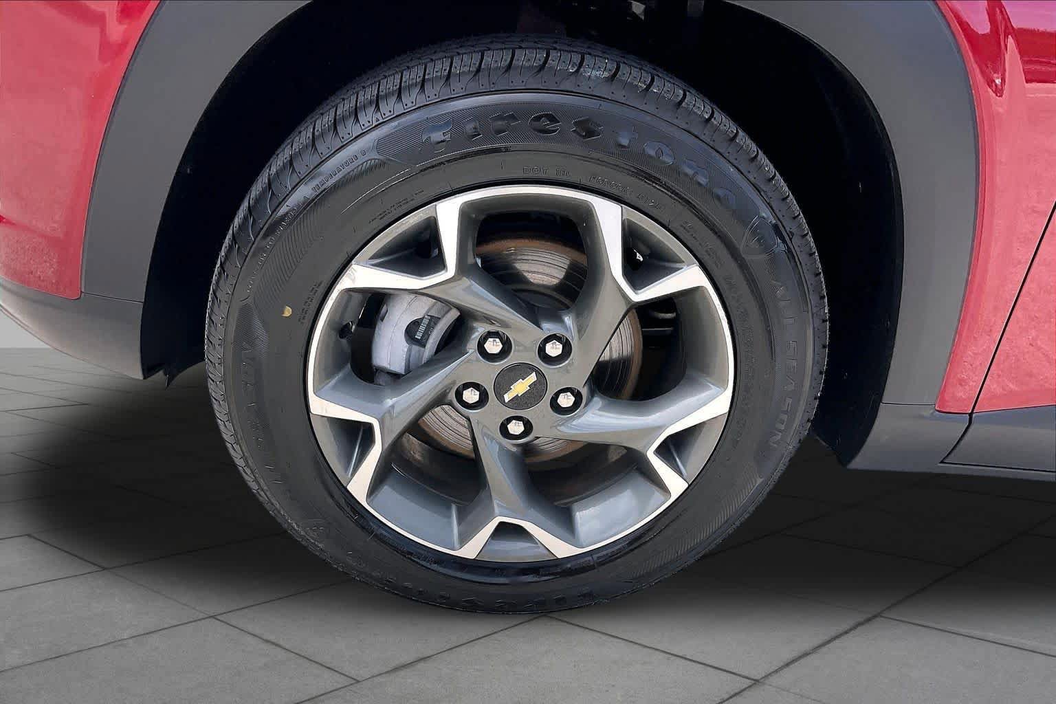 Used 2024 Chevrolet Trax LT FWD image 11