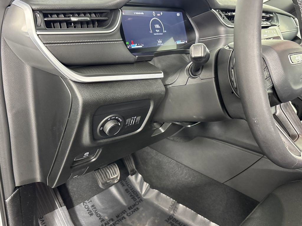 Used 2025 Jeep Grand Cherokee L Laredo image 13