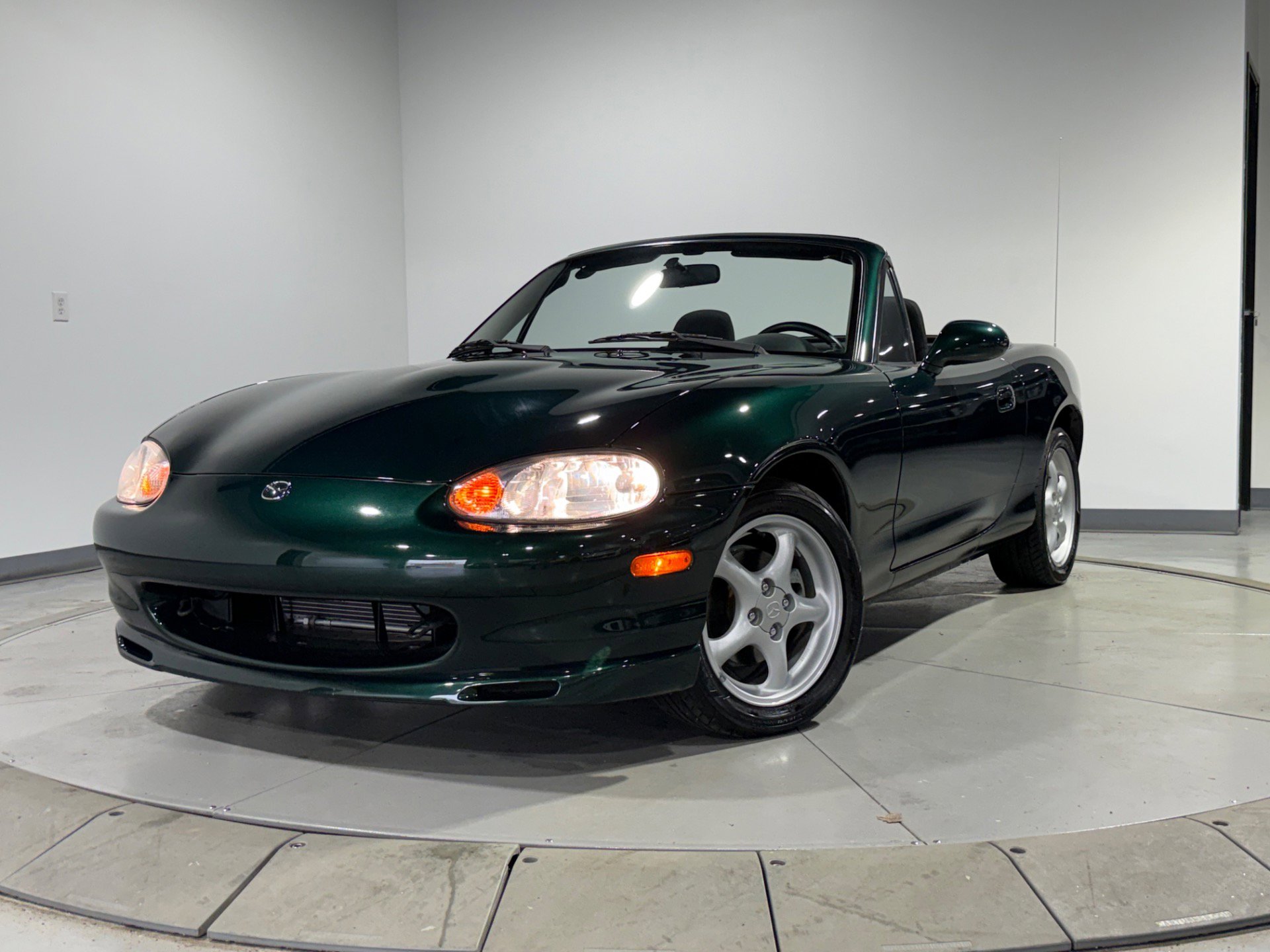 Used 1999 MAZDA MX-5 Miata RWD image 1
