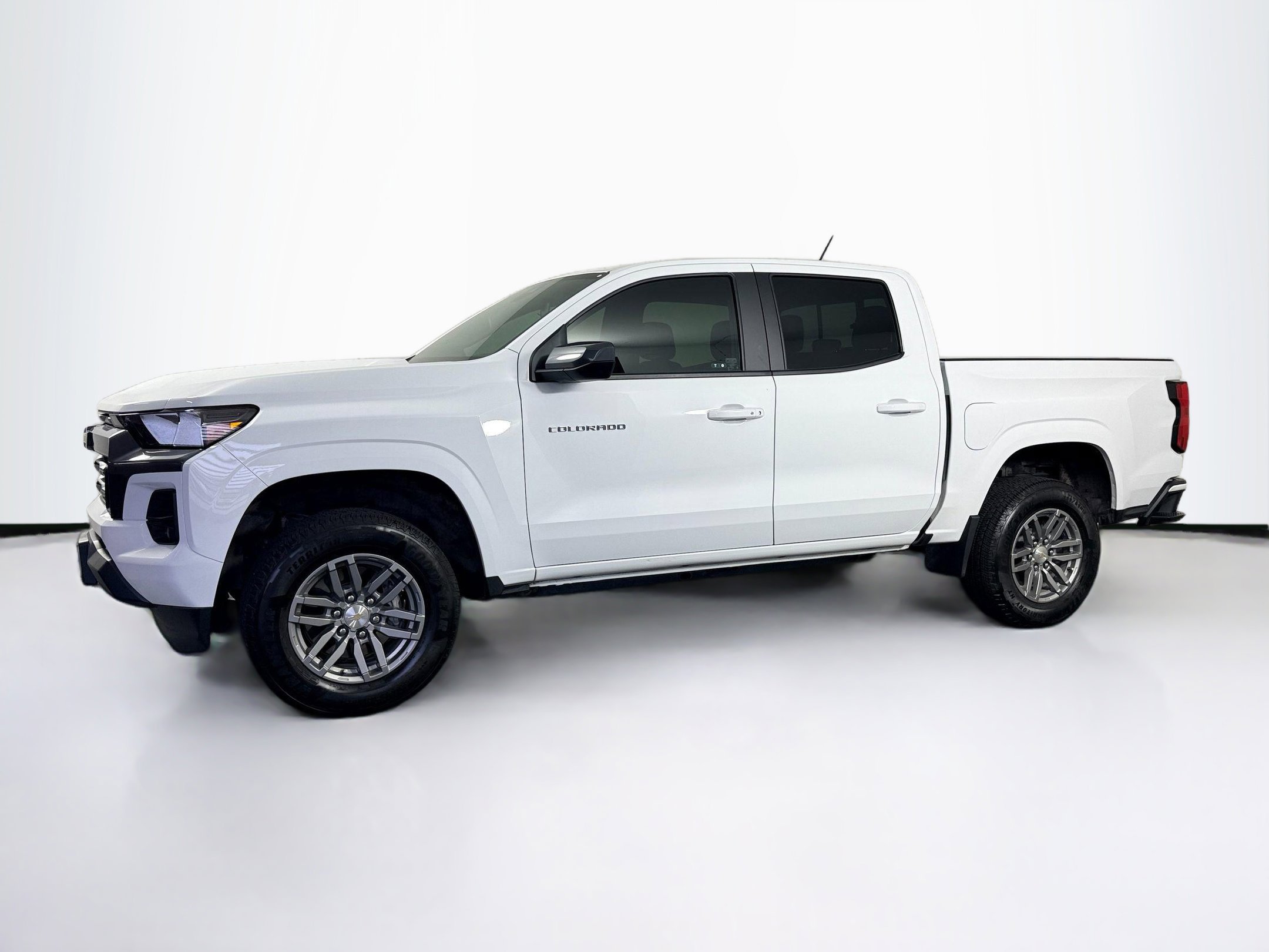 Used 2024 Chevrolet Colorado LT w/ LT Convenience Package image 3