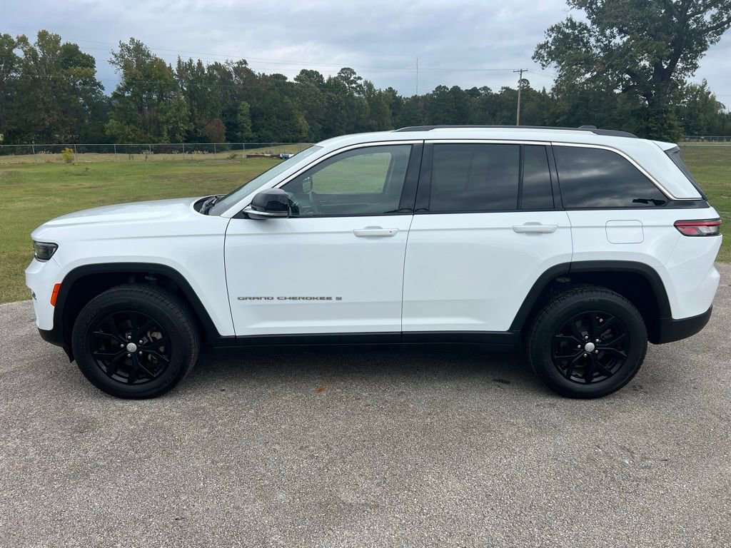 Used 2022 Jeep Grand Cherokee Limited image 2