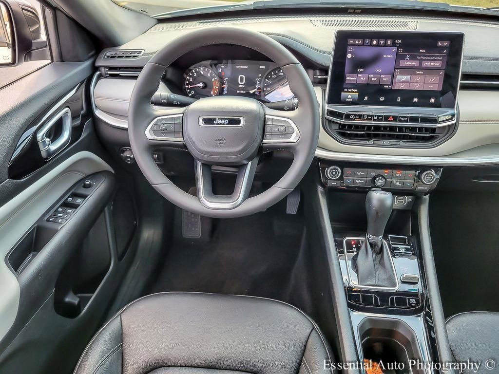 Used 2025 Jeep Compass Limited AWD/4WD image 12