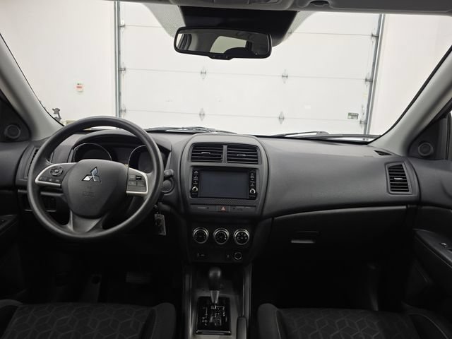 Used 2025 Mitsubishi Outlander Sport AWD image 13