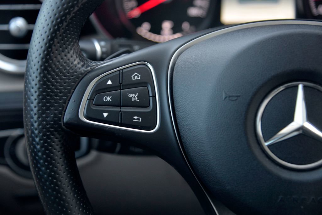 Used 2018 Mercedes-Benz GLC 300 4MATIC image 22