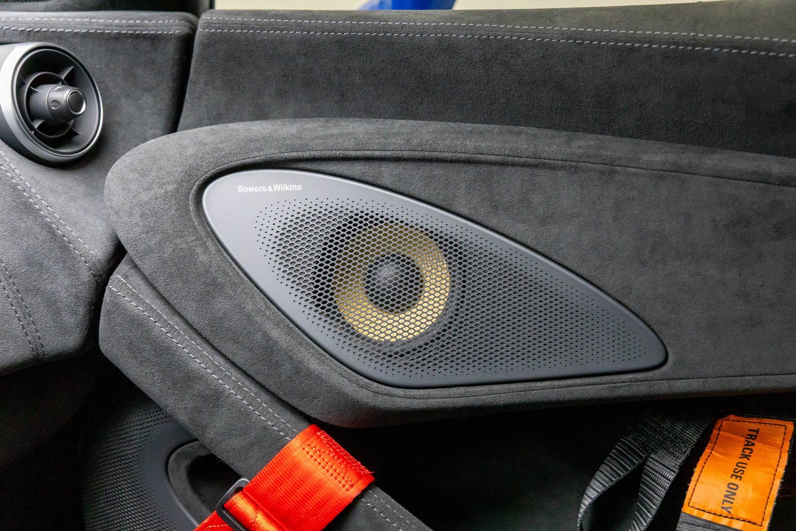 Used 2020 McLaren 620R RWD image 36