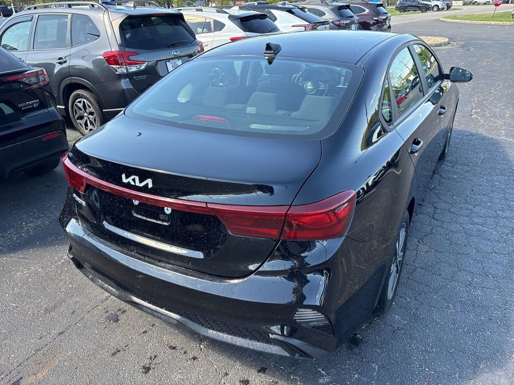Used 2023 Kia Forte LXS w/ LXS Technology Package image 3